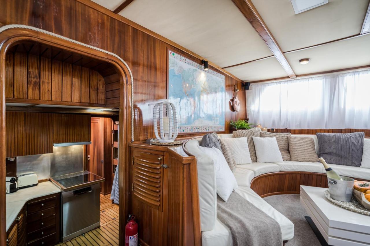 Spacious Yacht Hotel Barcelona City Center 5 Cabins Bagian luar foto
